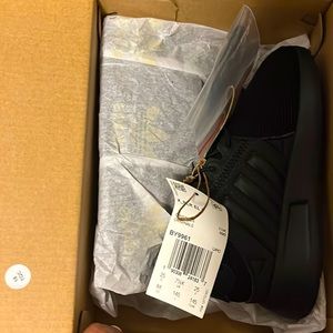 Kids Addidas Sneaker / Shoe